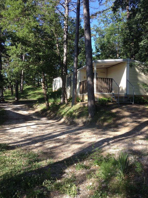 ホテルCamping Pineta ウルビーノ エクステリア 写真